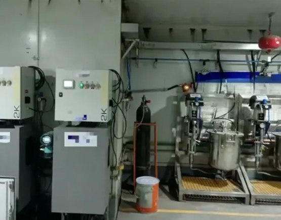 瓦格纳尔2KSmart自动混合配比系统和GM4700混气喷枪助力解决大型变压器箱体上漆率低漆雾飞散严重异形结构防腐要求高的问题苏州富旭涂装